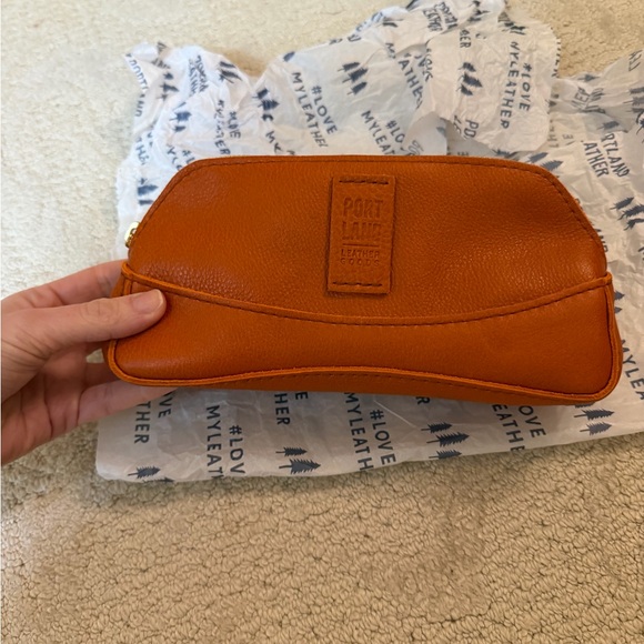 Portland Leather Travel/Cosmetic Bag NWT - Picture 2 of 8